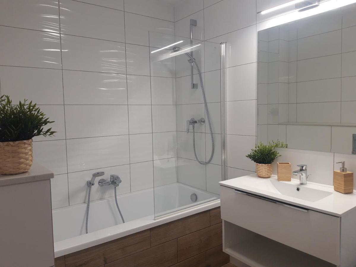 Domek W Parku Appartamento Hel Esterno foto